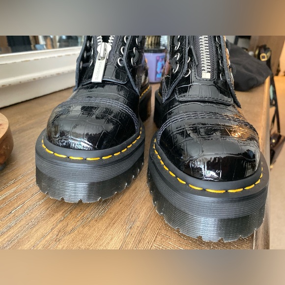 Dr. Martens Sinclair platform black boots in croc patent leather (Women, 9) BNWT - Picture 3 of 11
